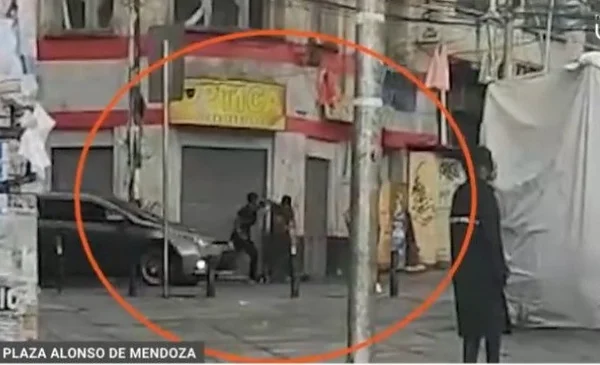 ¡A plena luz del día! Se agarraron a golpes cerca de un retén y el ...