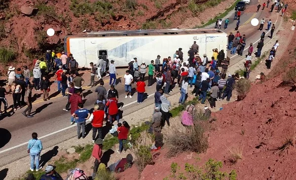 25 heridos en accidente de bus en la carretera Cochabamba-Oruro| Red ...