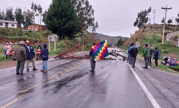 Reportan primeros bloqueos en la ruta nueva Cochabamba - Santa Cruz ...