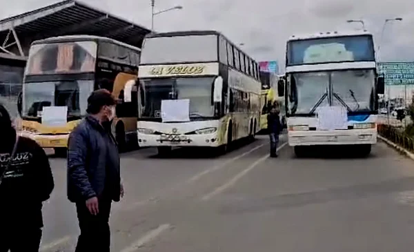 Transportistas de El Alto protestan contra los bloqueos en las ...