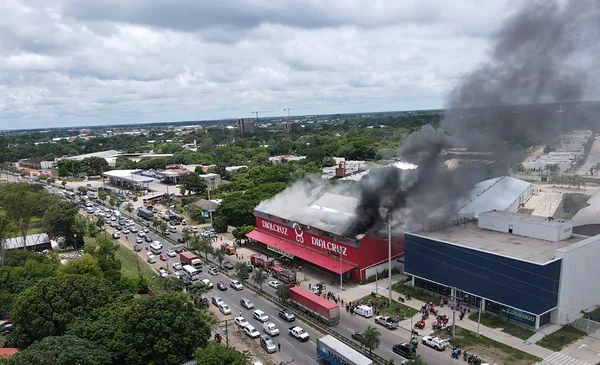 Reportan un incendio en un depósito la zona norte de Santa Cruz | Red ...