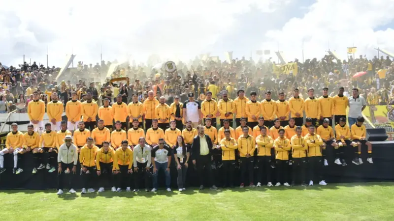 El Tigre ruge en Achumani: The Strongest presentó a su plantel 2026 y su nueva indumentaria El Tigre ruge en Achumani: The Strongest presentó a su plantel 2026 y su nueva indumentaria