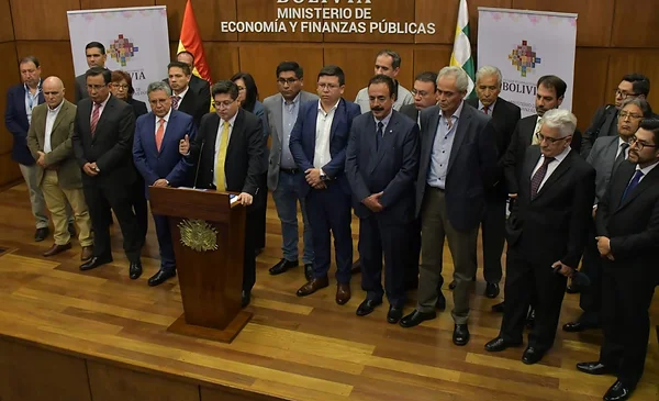 Empresarios y Gobierno acuerdan 10 medidas para mitigar la falta de ...