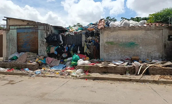 Vecinos cansados del mal olor denuncian la existencia de ‘la Casa de la ...