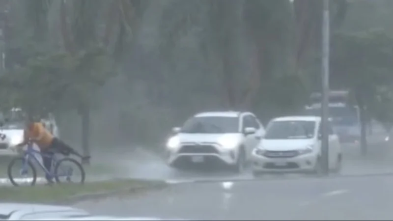 Emiten triple alerta hidrológica en el país por lluvias y tormentas eléctricas