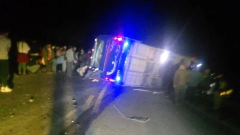 ¡Urgente! Reportan grave accidente de un bus en la carretera Santa Cruz – Cochabamba