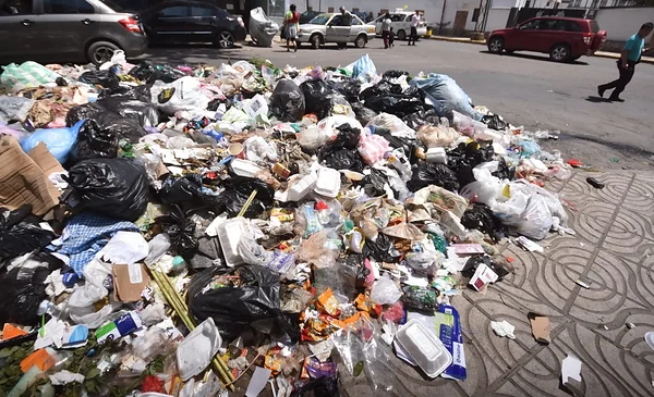 Cochabamba acumula más de 4 mil toneladas de basura en las calles ...