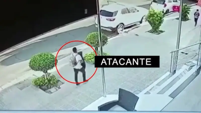 Red Uno_ Cámaras captan el momento que un hombre es acribillado.