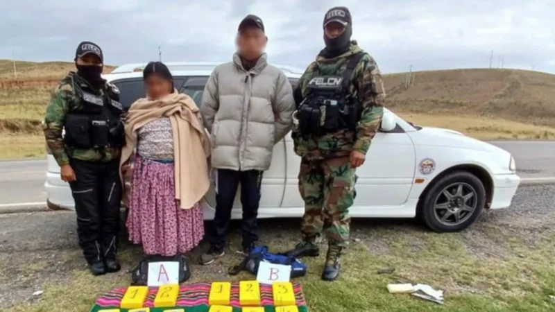 ¡Narcoaguayo! Pareja es aprehendida tras transportar cocaína en la ruta La Paz - Desaguadero