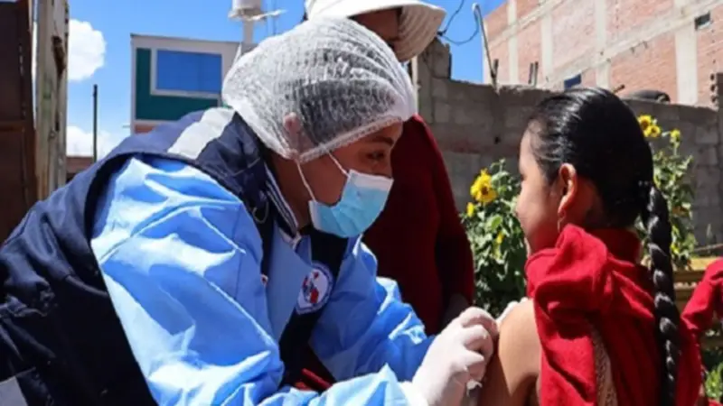 La vacunación contra el sarampión en Peru. Foto: Andina Perú La vacunación contra el sarampión en Peru. Foto: Andina Perú