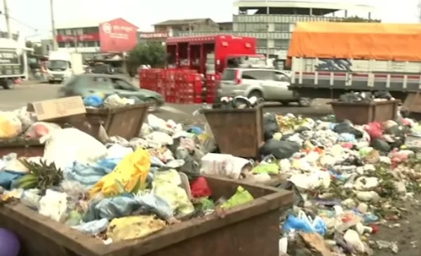 Basura se acumula en mercados y barrios de Santa Cruz por suspensión ...
