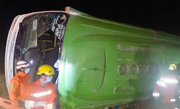 Tragedia en carretera Oruro–Chile: vuelco de bus deja fallecidos y ...