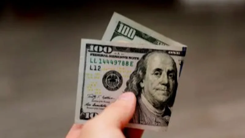 El dólar paralelo en Santa Cruz se mantiene por encima de Bs 15