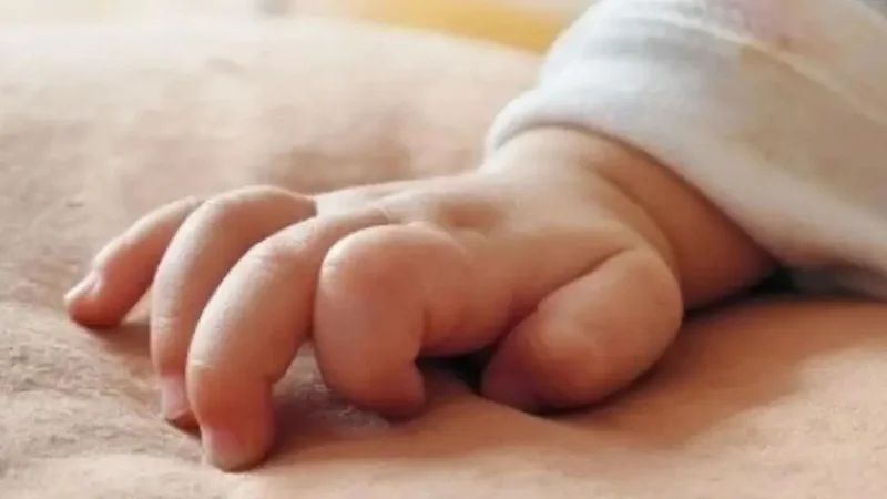 Video: ¡Cubrió su cabeza con frazadas! Detienen a la joven madre que presuntamente asfixió a su bebé