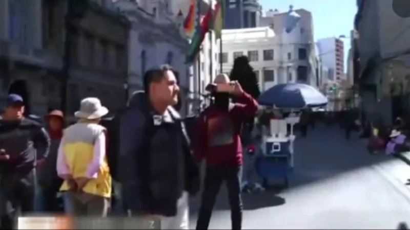 Miembros de marcha ‘evista’ amedrentaron a periodistas