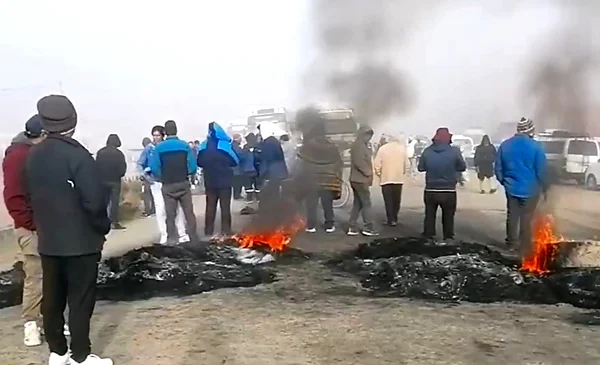 Transportistas bloquean carreteras en La Paz por falta de combustible ...