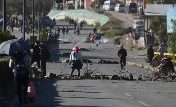 Bloqueo en Huayllani cumple nueve días y se masifica cerrando el paso a ...