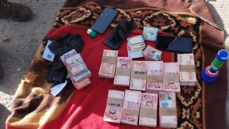 Aprehenden a hombre con más de Bs 190 mil sin justificar en Parotani. Foto: Red Uno Aprehenden a hombre con más de Bs 190 mil sin justificar en Parotani. Foto: Red Uno