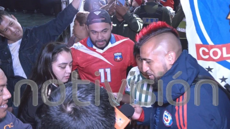 Chile ya está en Santa Cruz; llegó con su 'Pitbull' y con el 'Rey Arturo'