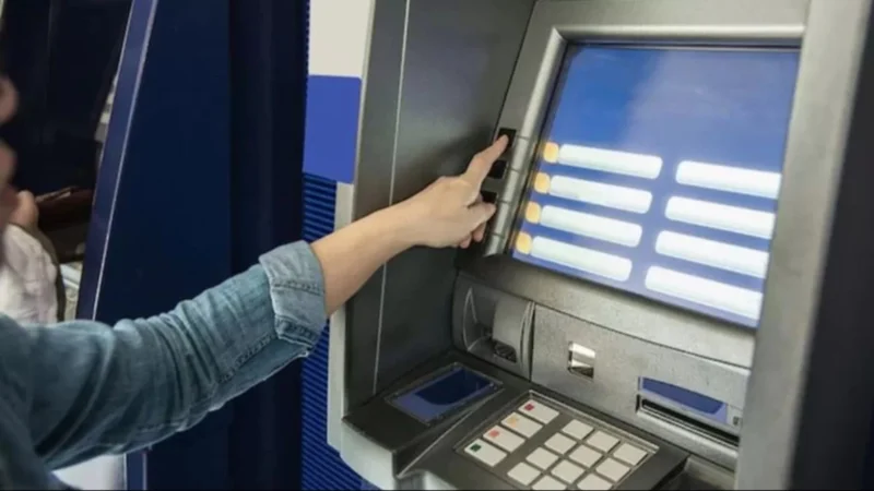 Hombre se embriagó e intentó robar dinero de un cajero automático en La Paz