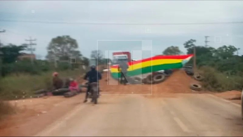 Reinstalan bloqueo en San Julián; no hay paso a Beni y la Chiquitania. FOTO: NTV/RED UNO.