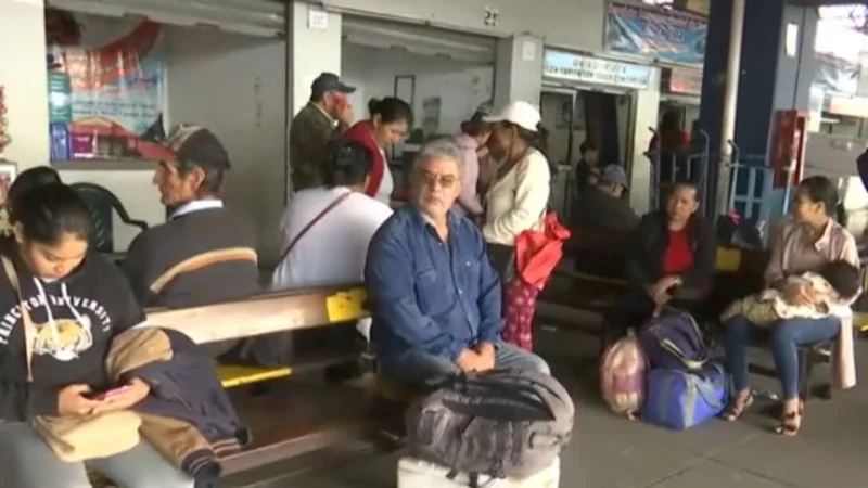 Pasajeros se ven perjudicados por los bloqueos "evistas".