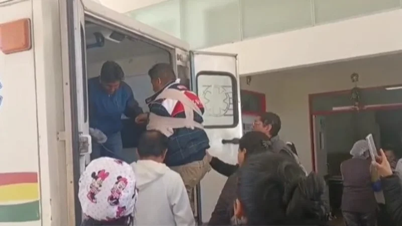 “Gracias a ustedes somos libres”; El capitán herido durante emboscada en Llallagua es trasladado a La Paz