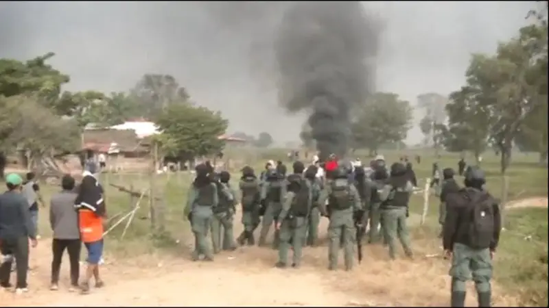 Policía confirma que bloqueadores utilizan armas largas durante operativo en San Julián Policía confirma que bloqueadores utilizan armas largas durante operativo en San Julián