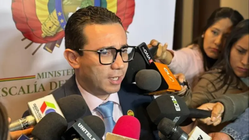 Fiscalía espera pericias para confirmar si madera hallada en Viru Viru estaba impregnada con droga Fiscalía espera pericias para confirmar si madera hallada en Viru Viru estaba impregnada con droga