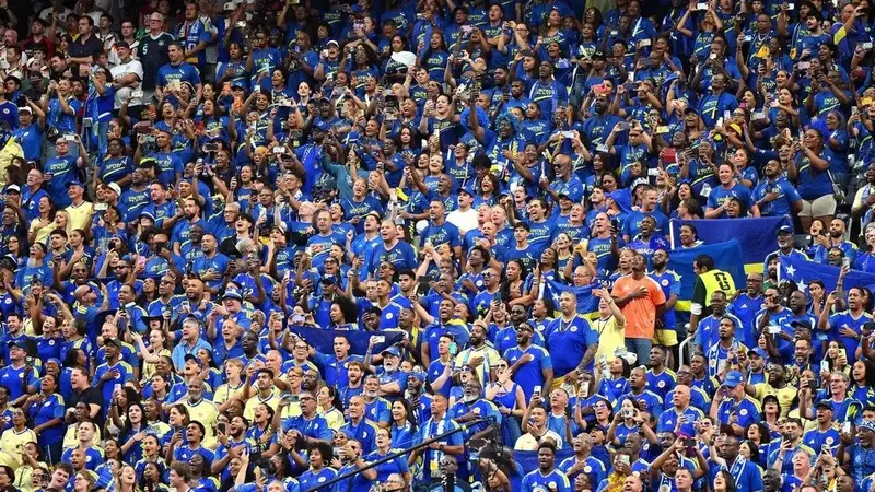 Las 7 cábalas más insólitas de los hinchas latinos en el Mundial 2026. Hinchas en el estadio - foto EFE. Las 7 cábalas más insólitas de los hinchas latinos en el Mundial 2026. Hinchas en el estadio - foto EFE.