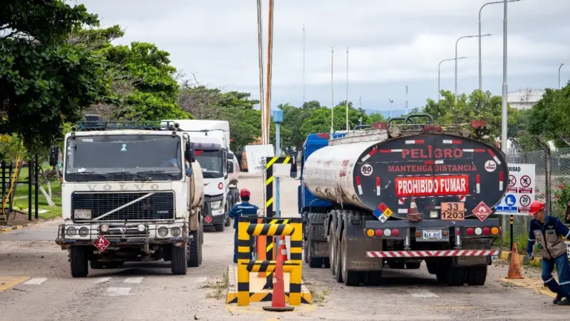 Más de 5 millones de litros de gasolina llegan a Santa Cruz. Foto: YPFB Más de 5 millones de litros de gasolina llegan a Santa Cruz. Foto: YPFB