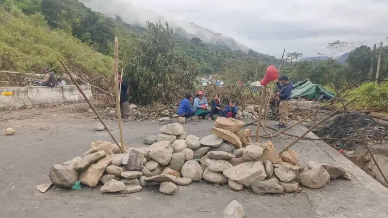 Un punto de bloqueo en el trópico de Cochabamba. Foto: Radio Soberanía Un punto de bloqueo en el trópico de Cochabamba. Foto: Radio Soberanía