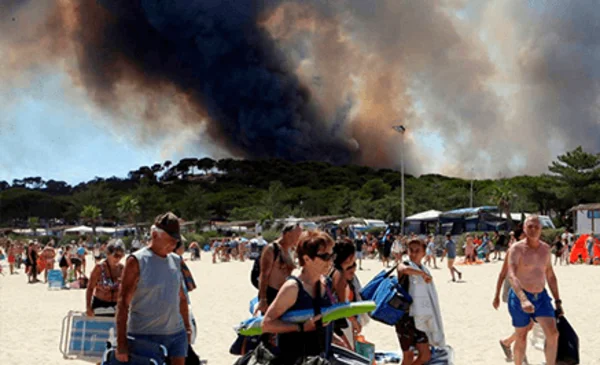 Incendio forestal en Francia obliga a evacuar a 10.000 personas| Red ...