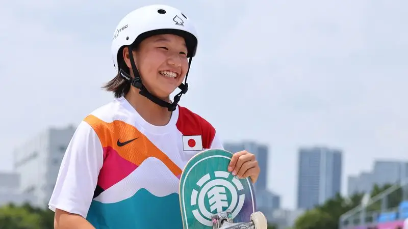 Una patinadora adolescente gana el oro para Japón y la población comienza a animarse con los Juegos