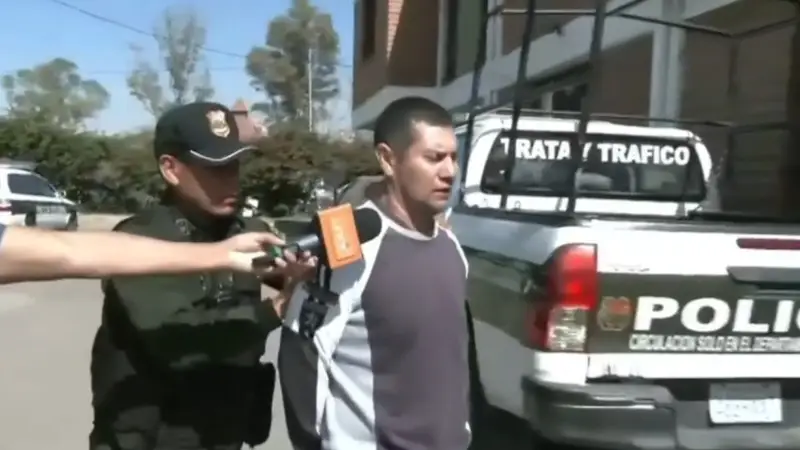 “Lo voy a escribir en un cuaderno”: el escalofriante mensaje del hombre que apuñaló a seis personas en Cochabamba “Lo voy a escribir en un cuaderno”: el escalofriante mensaje del hombre que apuñaló a seis personas en Cochabamba