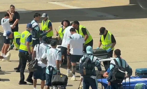 VIDEO: El insólito objeto en la valija del Cuti que hizo reír a Messi