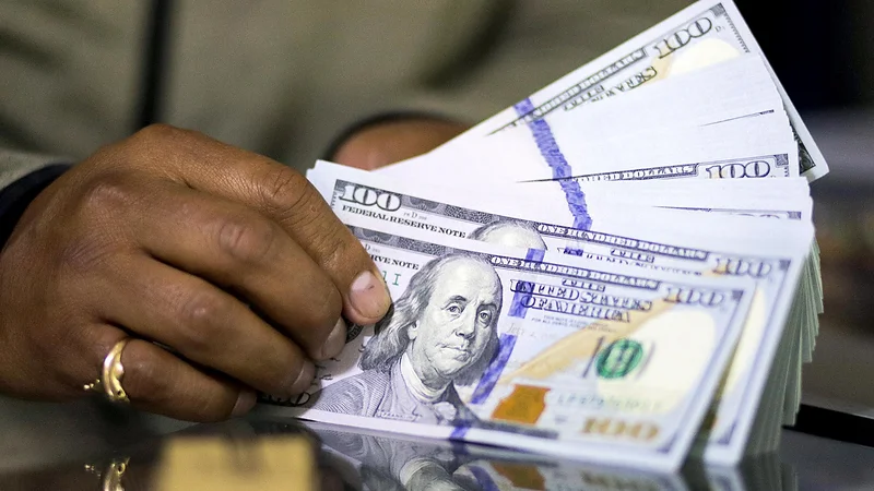 El dólar oficial se mantiene en Bs 10,40, según el BCB. Foto: EFE El dólar oficial se mantiene en Bs 10,40, según el BCB. Foto: EFE
