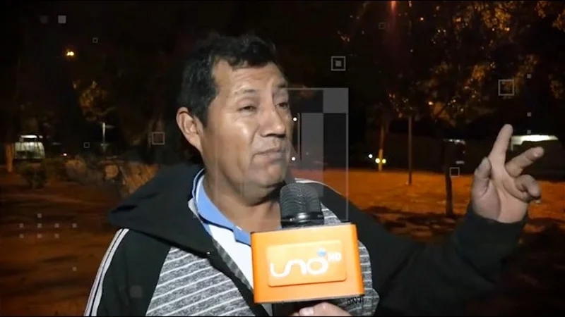 Pandilleros se enfrentan con armas blancas y vecinos piden intervención policial. FOTO: Captura de pantalla. Pandilleros se enfrentan con armas blancas y vecinos piden intervención policial. FOTO: Captura de pantalla.