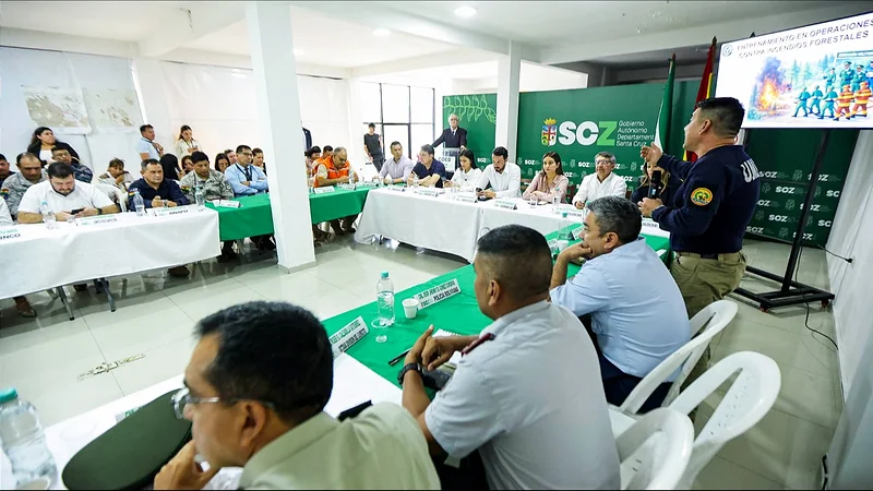 Primera reunión ampliada del COED busca definir una política departamental para prevenir incendios. FOTO: Gobernación cruceña. Primera reunión ampliada del COED busca definir una política departamental para prevenir incendios. FOTO: Gobernación cruceña.