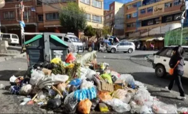 “El olor es insoportable”; Gran cantidad de basura inunda las calles de ...