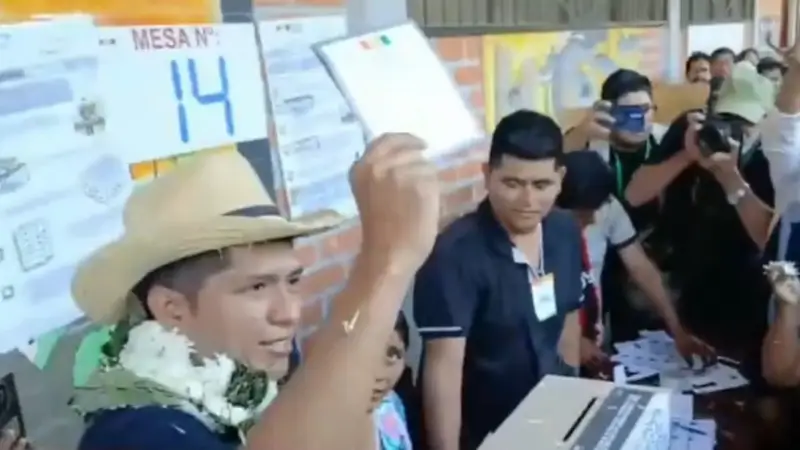 ¡Le arrojaron piedras! Andrónico Rodríguez emite su voto en medio de agresiones en Entre Ríos ¡Le arrojaron piedras! Andrónico Rodríguez emite su voto en medio de agresiones en Entre Ríos