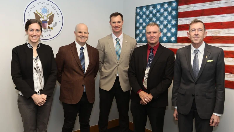Foto: Cuerpo de delegados de la Fuerza Aérea de Estados Unidos de visita en Bolivia. RRSS. Foto: Cuerpo de delegados de la Fuerza Aérea de Estados Unidos de visita en Bolivia. RRSS.