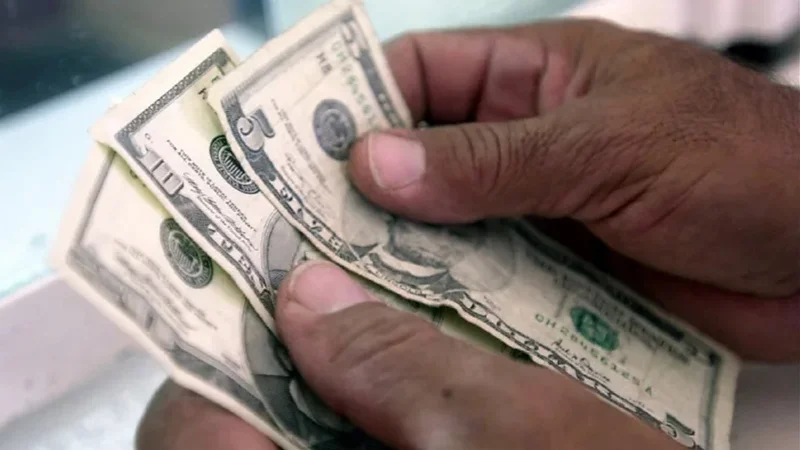 ¿Subió o bajó? Así cierra el dólar este domingo en el mercado paralelo ¿Subió o bajó? Así cierra el dólar este domingo en el mercado paralelo