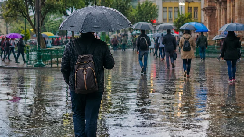 Aliste el paraguas: lluvias llegarán a gran parte de Bolivia este martes. Foto: imagen referencial Aliste el paraguas: lluvias llegarán a gran parte de Bolivia este martes. Foto: imagen referencial
