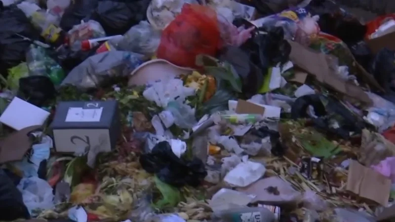 Foto: Basura acumulada en contenedores de La Paz. Red Uno. Foto: Basura acumulada en contenedores de La Paz. Red Uno.