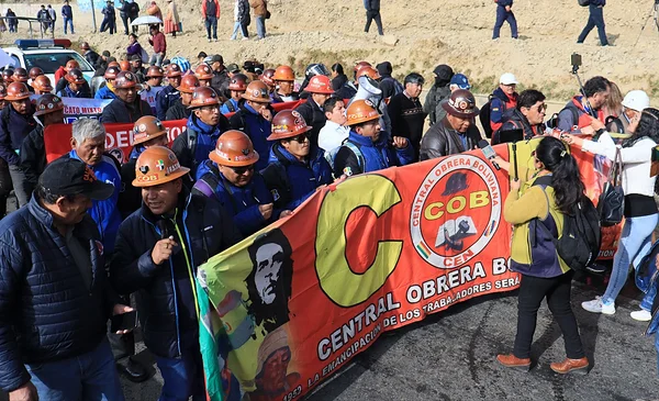 Se inicia marcha de la COB desde El Alto a la plaza Murillo| Red Uno de ...