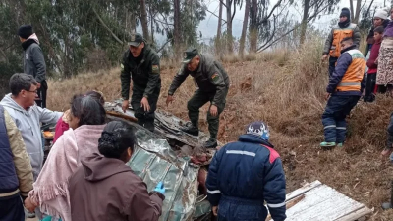 Tragedia en Colomi: Fatal choque de un camión cargado de papa deja tres muertos