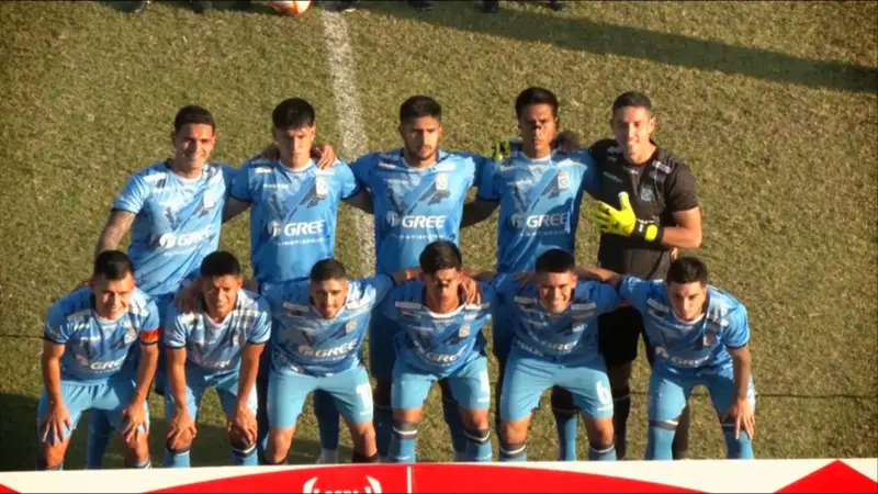 Primer plantel de Blooming en un partido oficial por la Copa Bolivia. Foto: Red Uno.