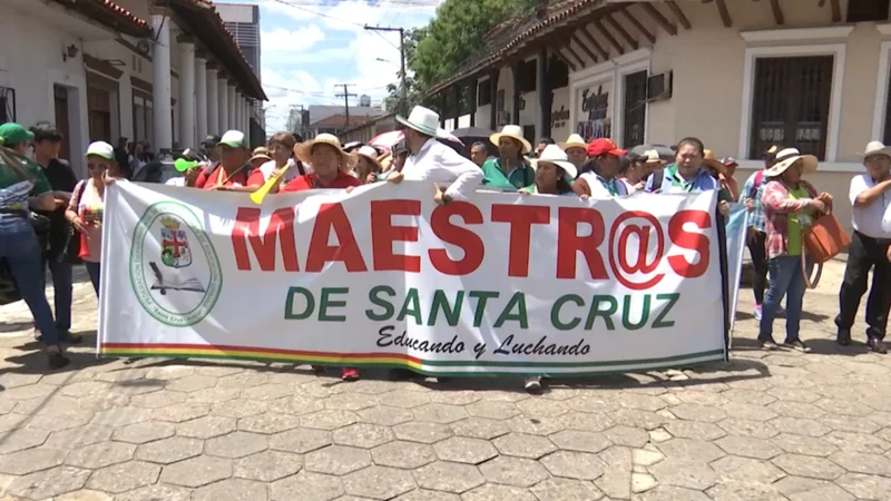 Maestros urbanos marcharon en Santa Cruz contra el alza de precios y escasez de combustible