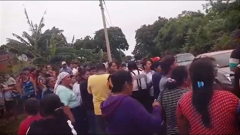 Amagues de enfrentamientos en la Luján tras acabarse el arroz que distribuye Emapa . FOTO: NTV/RED UNO.